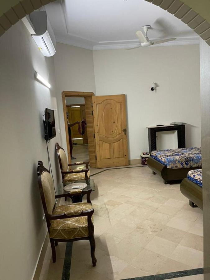 Ivy House Hotel Rawalpindi Bagian luar foto