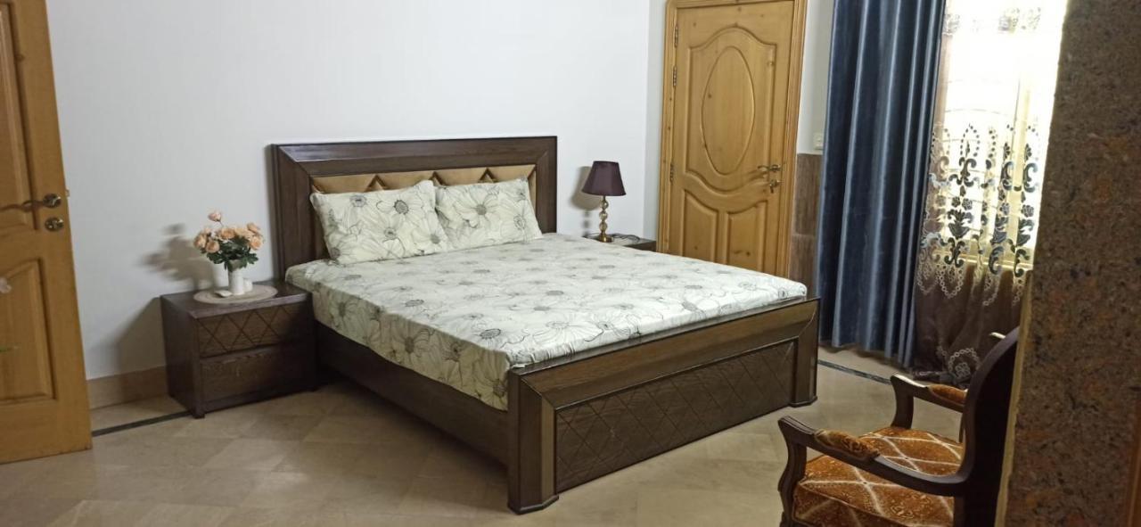 Ivy House Hotel Rawalpindi Bagian luar foto
